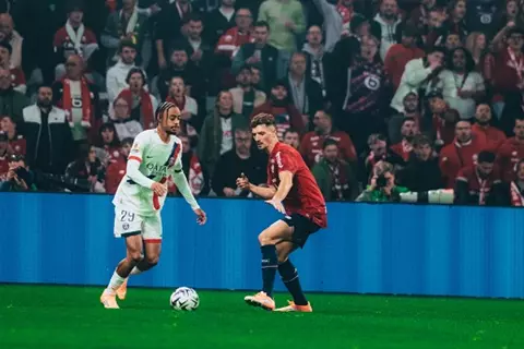 بأقدام لاعبه السابق.. باريس سان جيرمان يسقط في فخ التعادل أمام ليل بالدوري الفرنسي